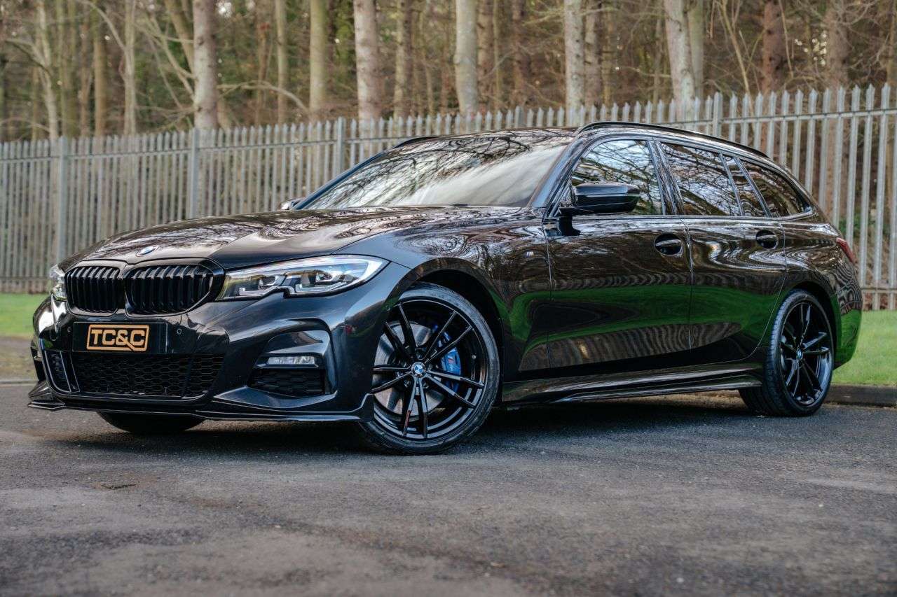 A 2020 BMW 3 SERIES 2.0 320d MHT M Sport Touring 5dr Diesel Hybrid Auto Euro 6 (s/s) (190 ps) A 2020 BMW 3 SERIES 2.0 320d MHT M Sport Touring 5dr Diesel Hybrid Auto Euro 6 (s/s) (190 ps)