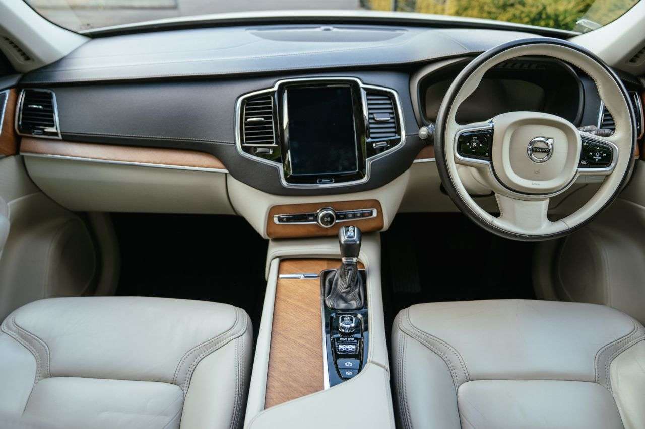 A 2018 VOLVO XC90 2.0 D5 PowerPulse Inscription SUV 5dr Diesel Auto 4WD Euro 6 (s/s) (235 ps) A 2018 VOLVO XC90 2.0 D5 PowerPulse Inscription SUV 5dr Diesel Auto 4WD Euro 6 (s/s) (235 ps)