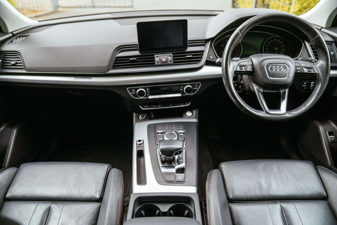 A 2018 AUDI Q5 2.0 TDI Sport SUV 5dr Diesel S Tronic quattro Euro 6 (s/s) (190 ps) A 2018 AUDI Q5 2.0 TDI Sport SUV 5dr Diesel S Tronic quattro Euro 6 (s/s) (190 ps)