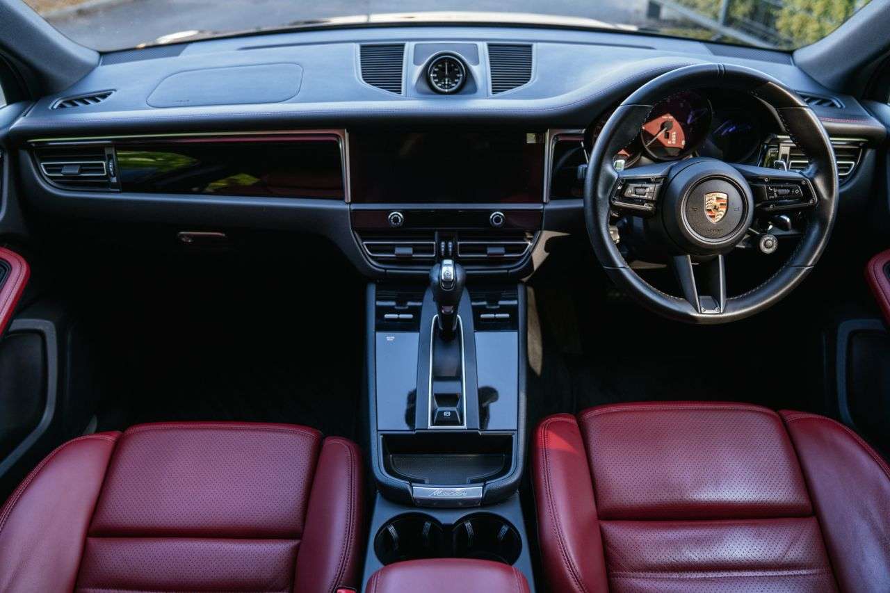 A 2023 PORSCHE MACAN 2.9T V6 S SUV 5dr Petrol PDK 4WD Euro 6 (s/s) (380 ps) A 2023 PORSCHE MACAN 2.9T V6 S SUV 5dr Petrol PDK 4WD Euro 6 (s/s) (380 ps)