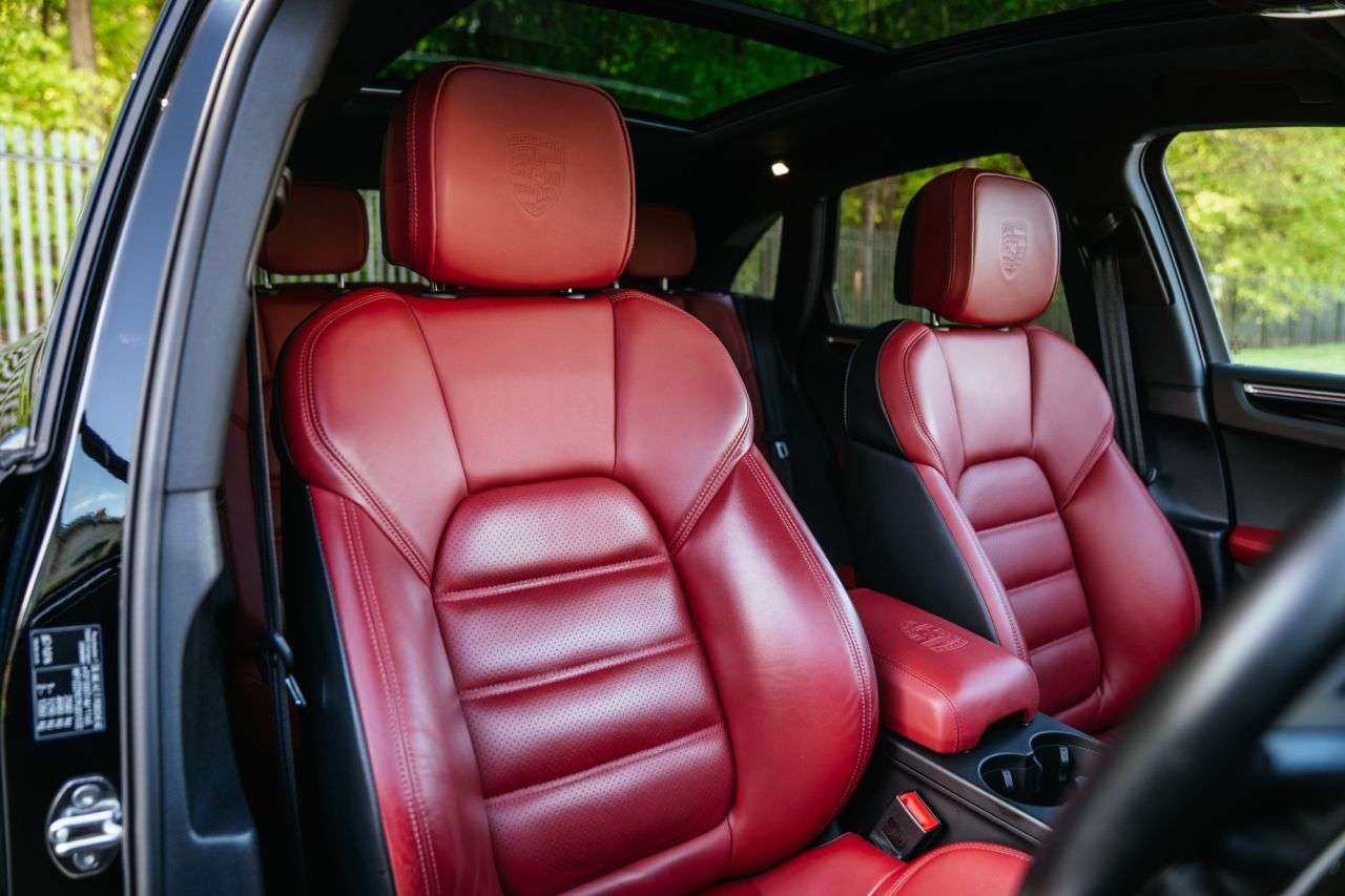 A 2023 PORSCHE MACAN 2.9T V6 S SUV 5dr Petrol PDK 4WD Euro 6 (s/s) (380 ps) A 2023 PORSCHE MACAN 2.9T V6 S SUV 5dr Petrol PDK 4WD Euro 6 (s/s) (380 ps)
