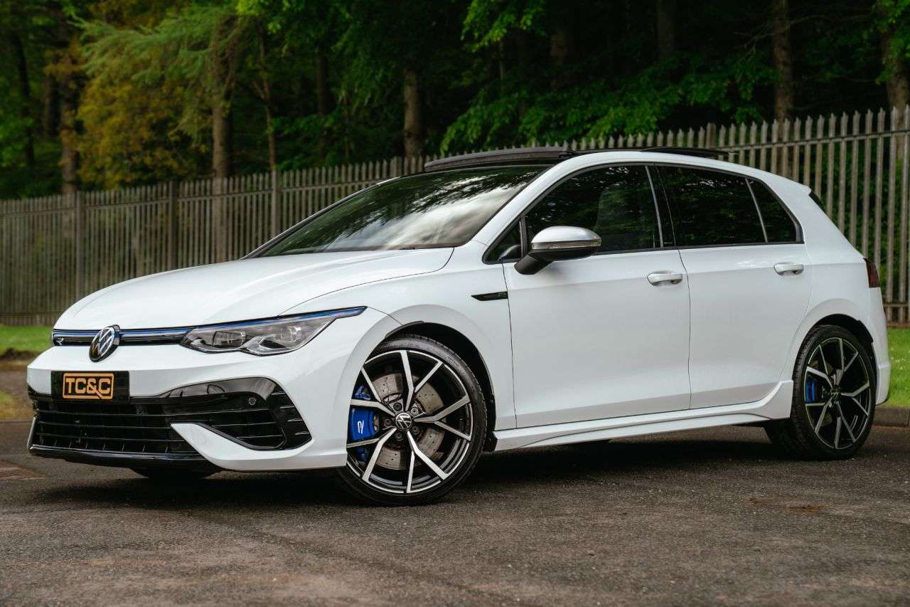 A 2024 VOLKSWAGEN GOLF 2.0 TSI R Hatchback 5dr Petrol DSG 4Motion Euro 6 (s/s) (452 ps) A 2024 VOLKSWAGEN GOLF 2.0 TSI R Hatchback 5dr Petrol DSG 4Motion Euro 6 (s/s) (452 ps)
