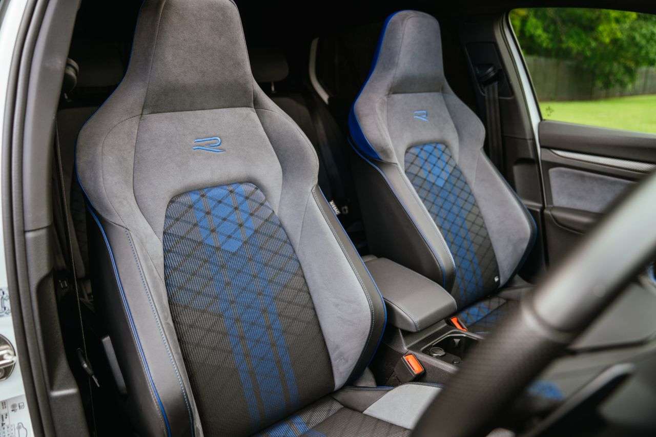 A 2024 VOLKSWAGEN GOLF 2.0 TSI R Hatchback 5dr Petrol DSG 4Motion Euro 6 (s/s) (452 ps) A 2024 VOLKSWAGEN GOLF 2.0 TSI R Hatchback 5dr Petrol DSG 4Motion Euro 6 (s/s) (452 ps)