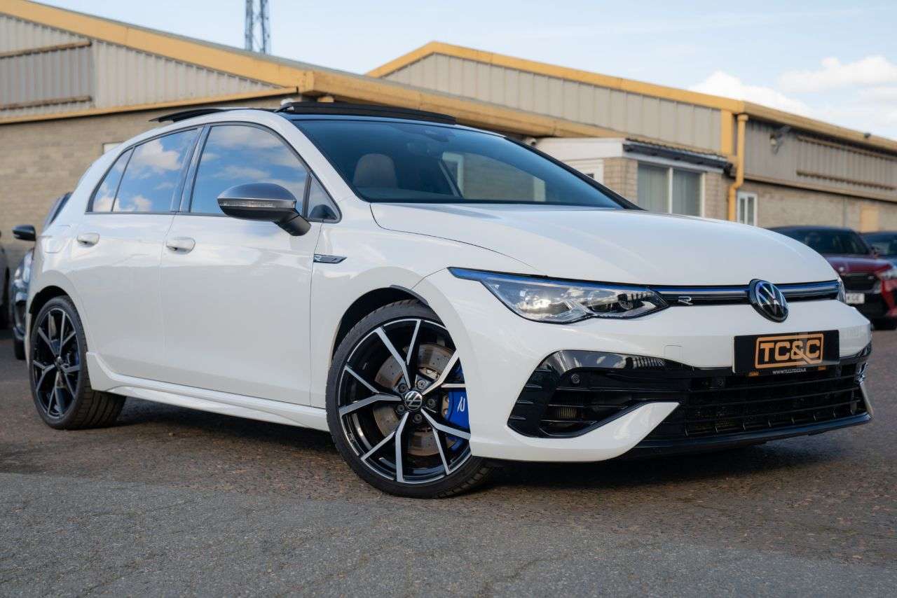 A 2024 VOLKSWAGEN GOLF 2.0 TSI R Hatchback 5dr Petrol DSG 4Motion Euro 6 (s/s) (452 ps) A 2024 VOLKSWAGEN GOLF 2.0 TSI R Hatchback 5dr Petrol DSG 4Motion Euro 6 (s/s) (452 ps)
