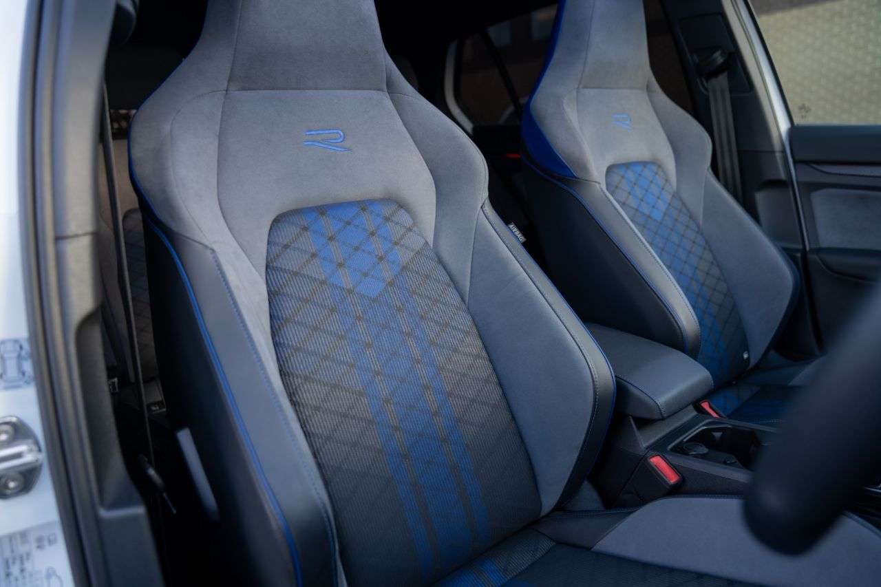 A 2024 VOLKSWAGEN GOLF 2.0 TSI R Hatchback 5dr Petrol DSG 4Motion Euro 6 (s/s) (452 ps) A 2024 VOLKSWAGEN GOLF 2.0 TSI R Hatchback 5dr Petrol DSG 4Motion Euro 6 (s/s) (452 ps)