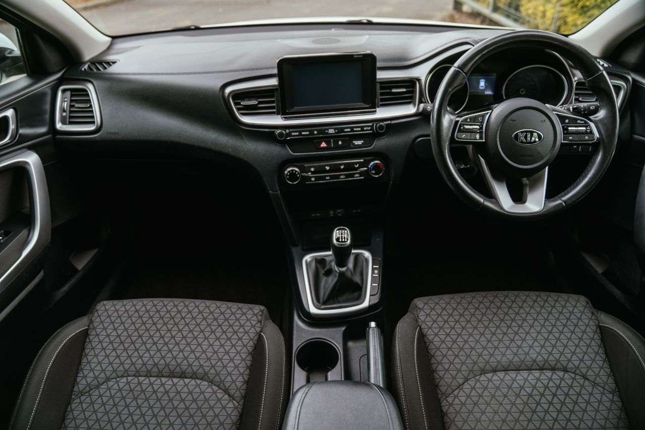 A 2019 KIA CEED 1.6 CRDi ECO 2 Hatchback 5dr Diesel Manual Euro 6 (s/s) (114 bhp) A 2019 KIA CEED 1.6 CRDi ECO 2 Hatchback 5dr Diesel Manual Euro 6 (s/s) (114 bhp)