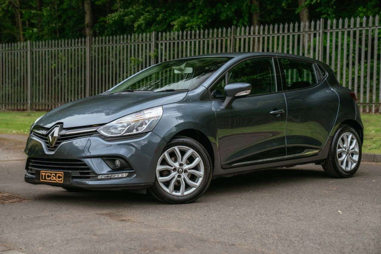 A 2018 RENAULT CLIO 1.2 16V Dynamique Nav Hatchback 5dr Petrol Manual Euro 6 (75 ps) A 2018 RENAULT CLIO 1.2 16V Dynamique Nav Hatchback 5dr Petrol Manual Euro 6 (75 ps)
