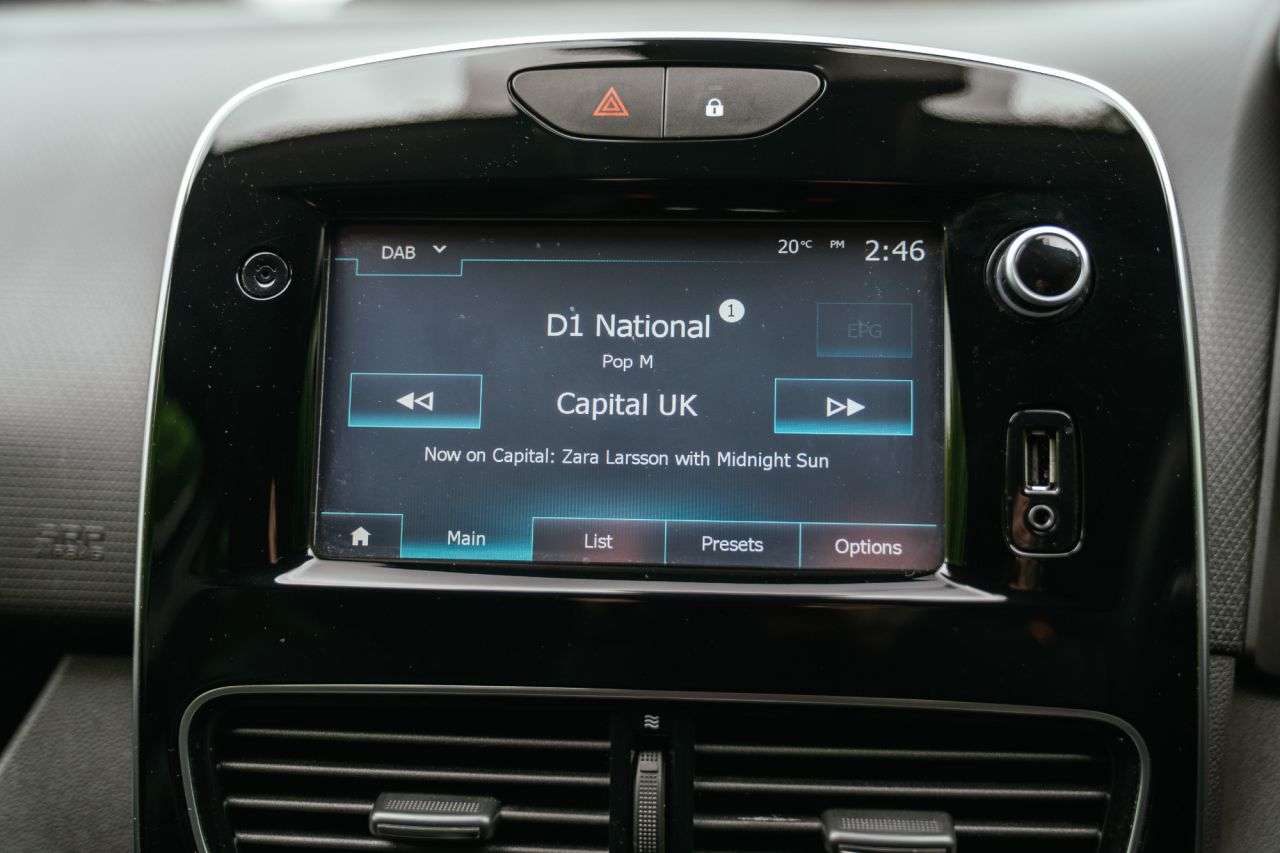 2018 RENAULT CLIO 2018 RENAULT CLIO