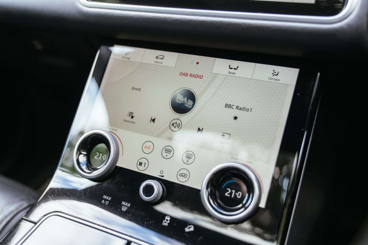 2018 LAND ROVER RANGE ROVER VELAR 2018 LAND ROVER RANGE ROVER VELAR