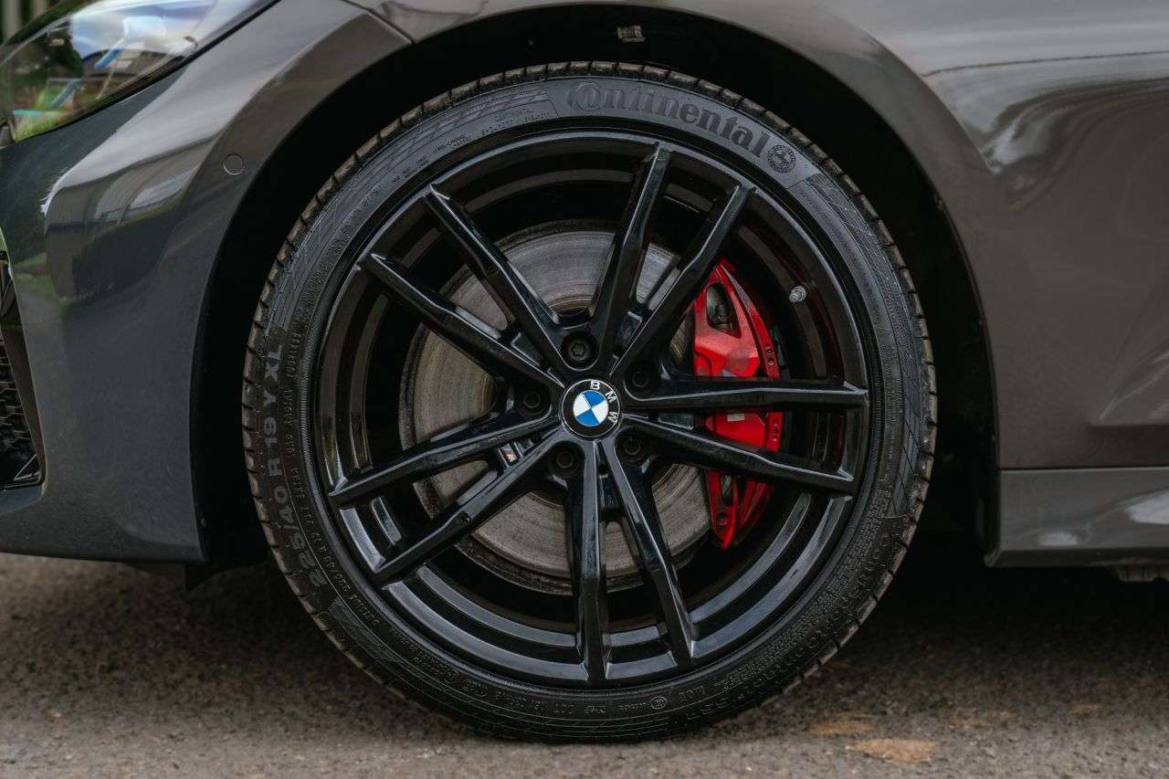 A 2021 BMW 3 SERIES 3.0 M340i MHT Saloon 4dr Petrol Hybrid Auto xDrive Euro 6 (s/s) (374 ps) A 2021 BMW 3 SERIES 3.0 M340i MHT Saloon 4dr Petrol Hybrid Auto xDrive Euro 6 (s/s) (374 ps)