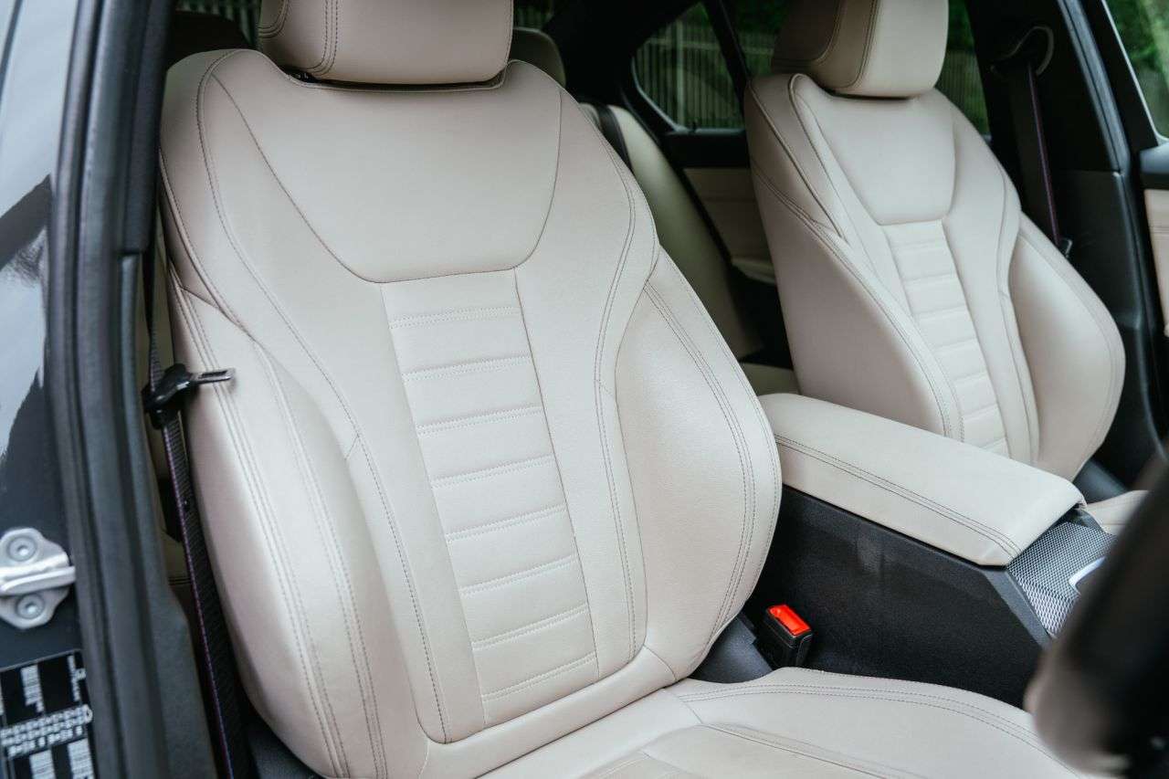 A 2021 BMW 3 SERIES 3.0 M340i MHT Saloon 4dr Petrol Hybrid Auto xDrive Euro 6 (s/s) (374 ps) A 2021 BMW 3 SERIES 3.0 M340i MHT Saloon 4dr Petrol Hybrid Auto xDrive Euro 6 (s/s) (374 ps)