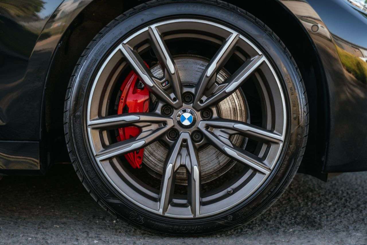 A 2021 BMW 3 SERIES 3.0 M340d MHT Saloon 4dr Diesel Hybrid Auto xDrive Euro 6 (s/s) (340 ps) A 2021 BMW 3 SERIES 3.0 M340d MHT Saloon 4dr Diesel Hybrid Auto xDrive Euro 6 (s/s) (340 ps)
