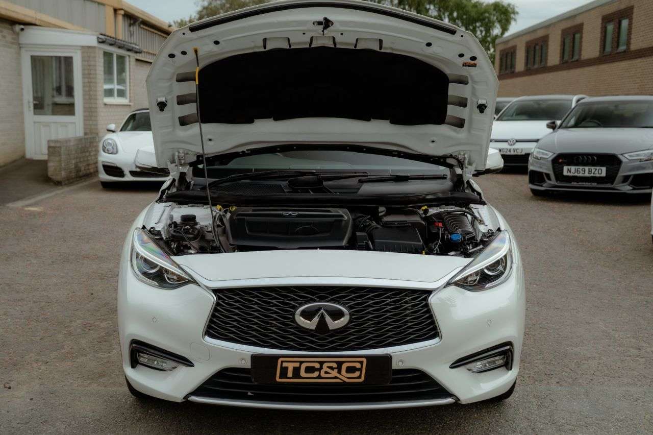 2016 INFINITI Q30 2016 INFINITI Q30
