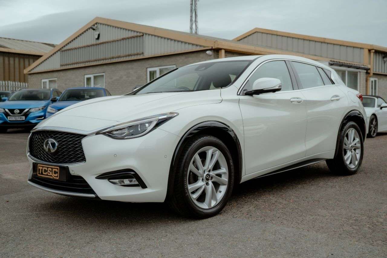 2016 INFINITI Q30 2016 INFINITI Q30