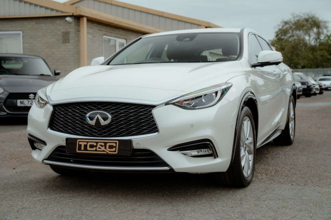 2016 INFINITI Q30 2016 INFINITI Q30
