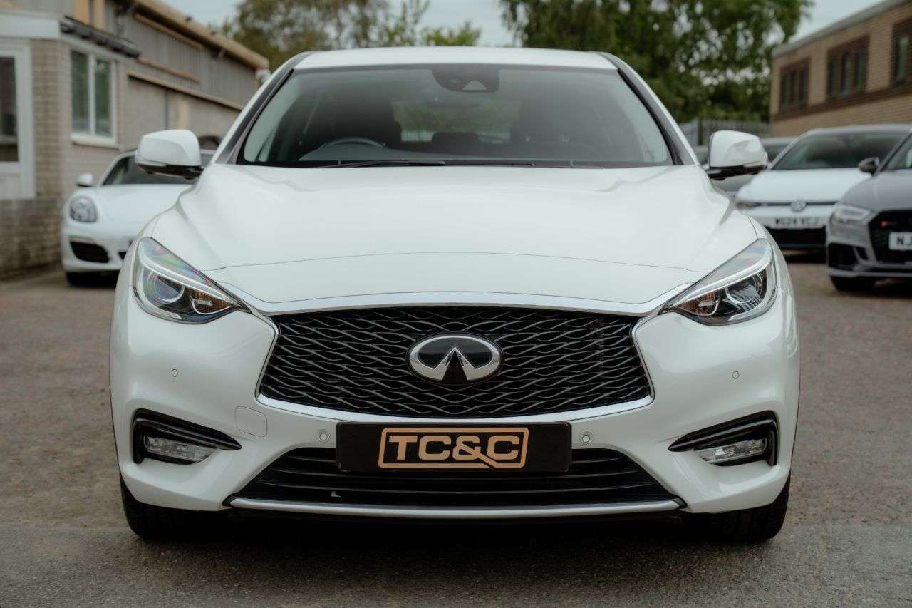 2016 INFINITI Q30 2016 INFINITI Q30