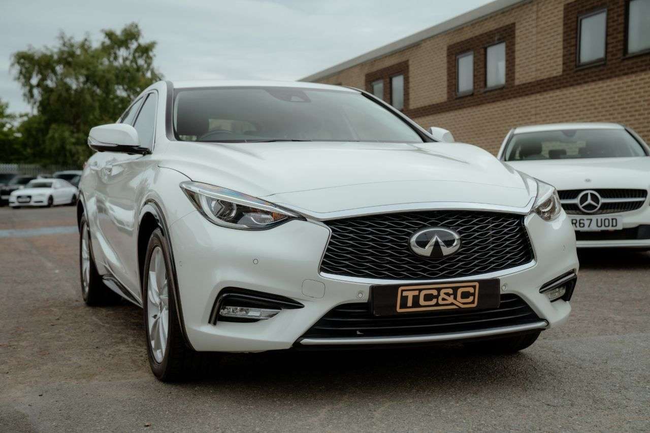 2016 INFINITI Q30 2016 INFINITI Q30