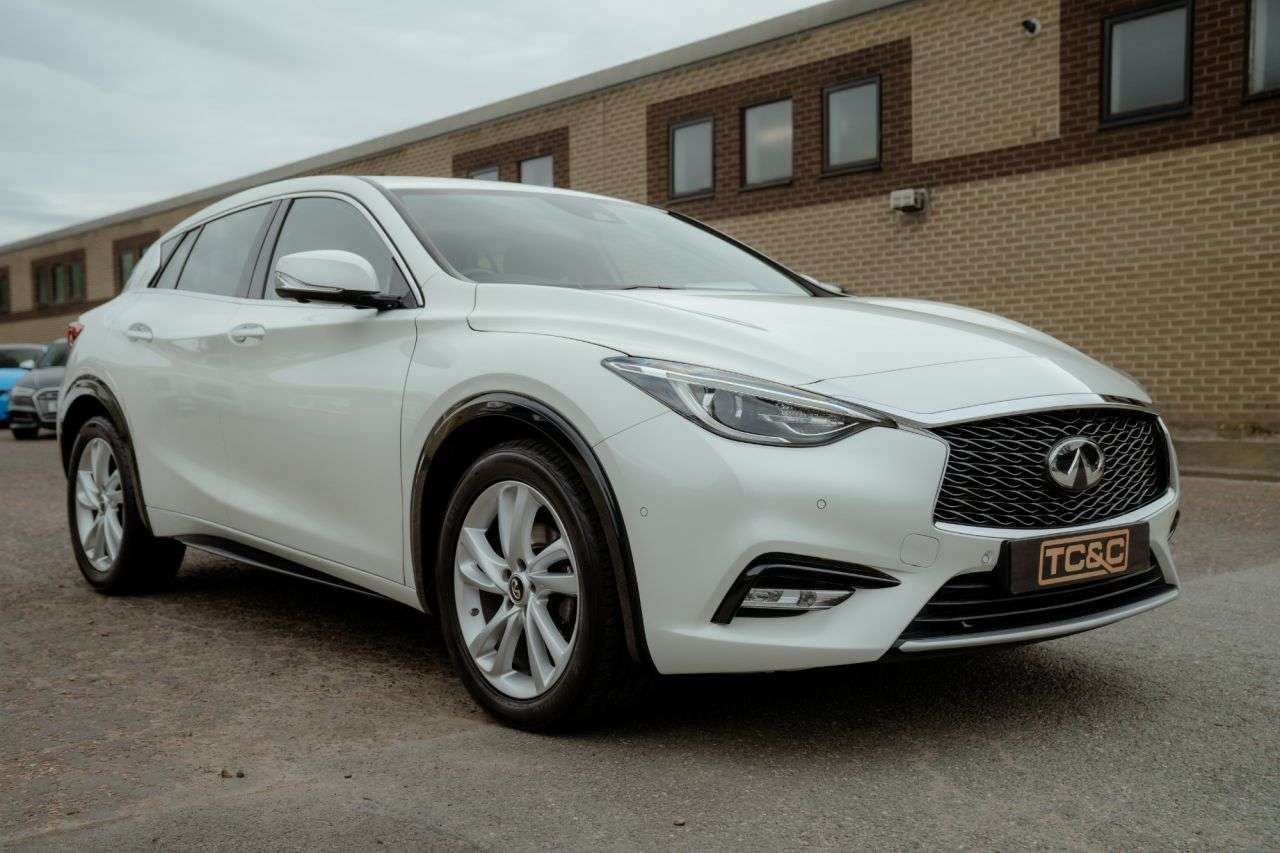 2016 INFINITI Q30 2016 INFINITI Q30