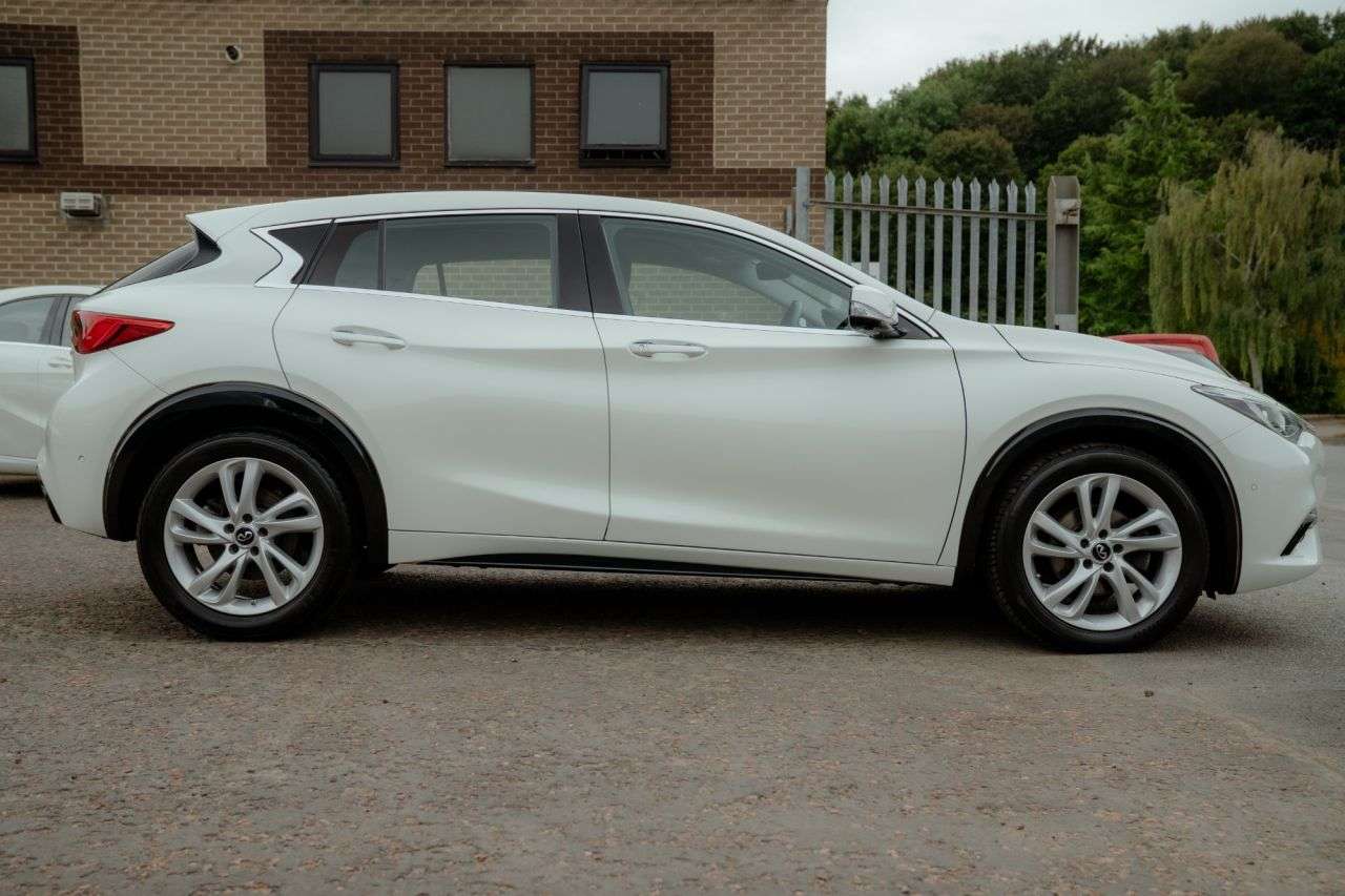 2016 INFINITI Q30 2016 INFINITI Q30