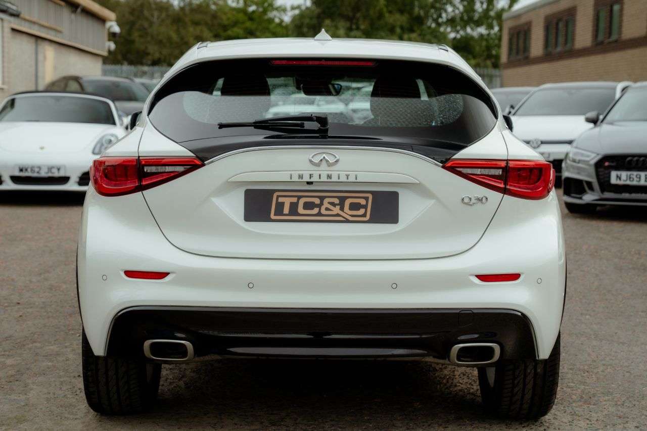 2016 INFINITI Q30 2016 INFINITI Q30