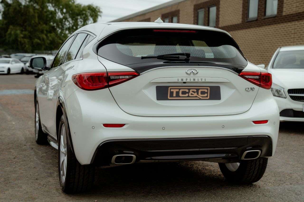 2016 INFINITI Q30 2016 INFINITI Q30