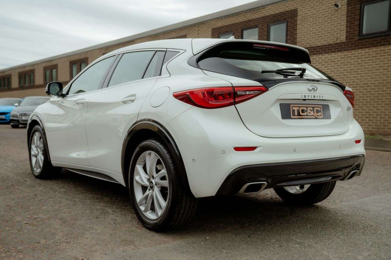 2016 INFINITI Q30 2016 INFINITI Q30