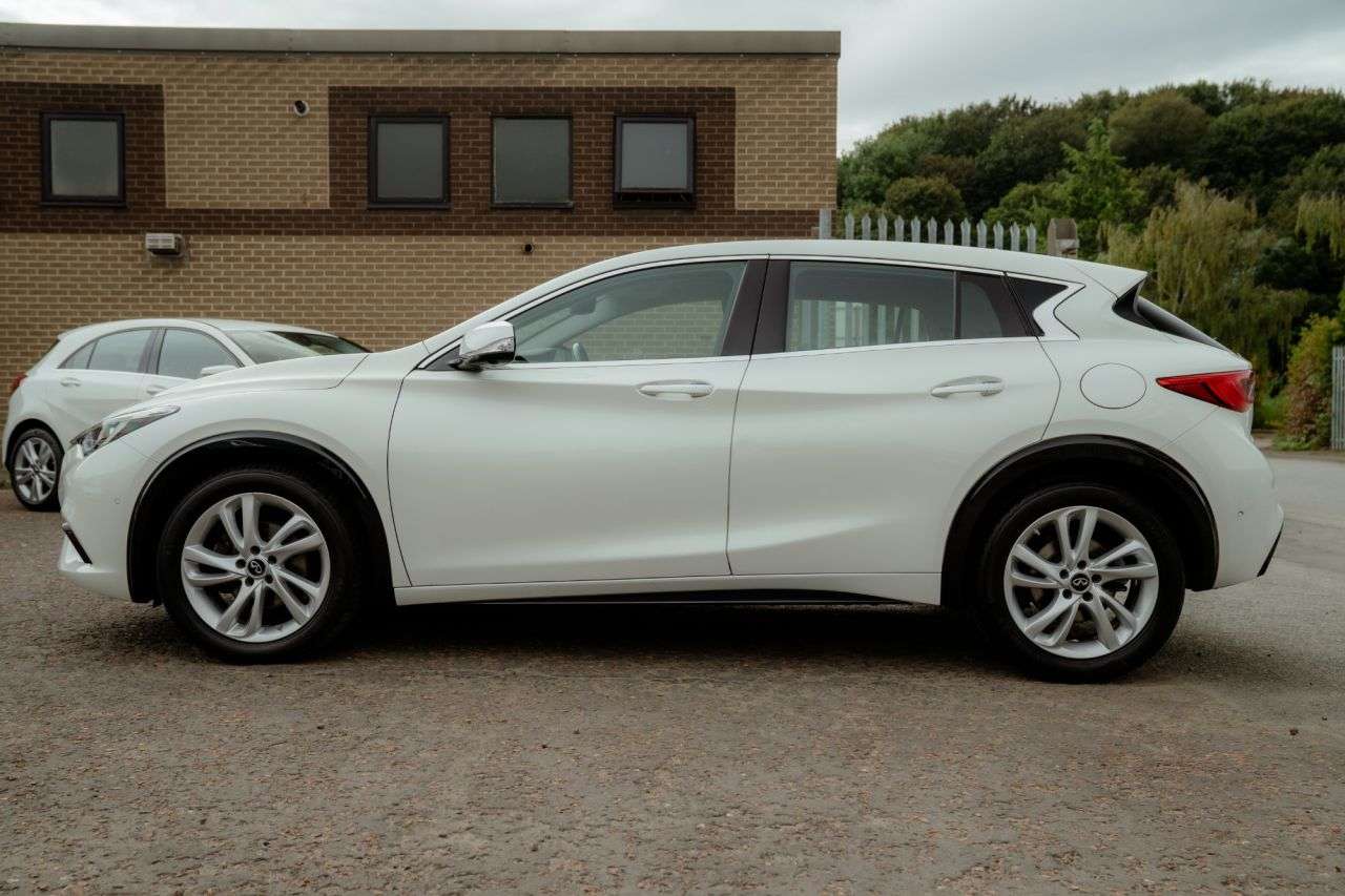 2016 INFINITI Q30 2016 INFINITI Q30
