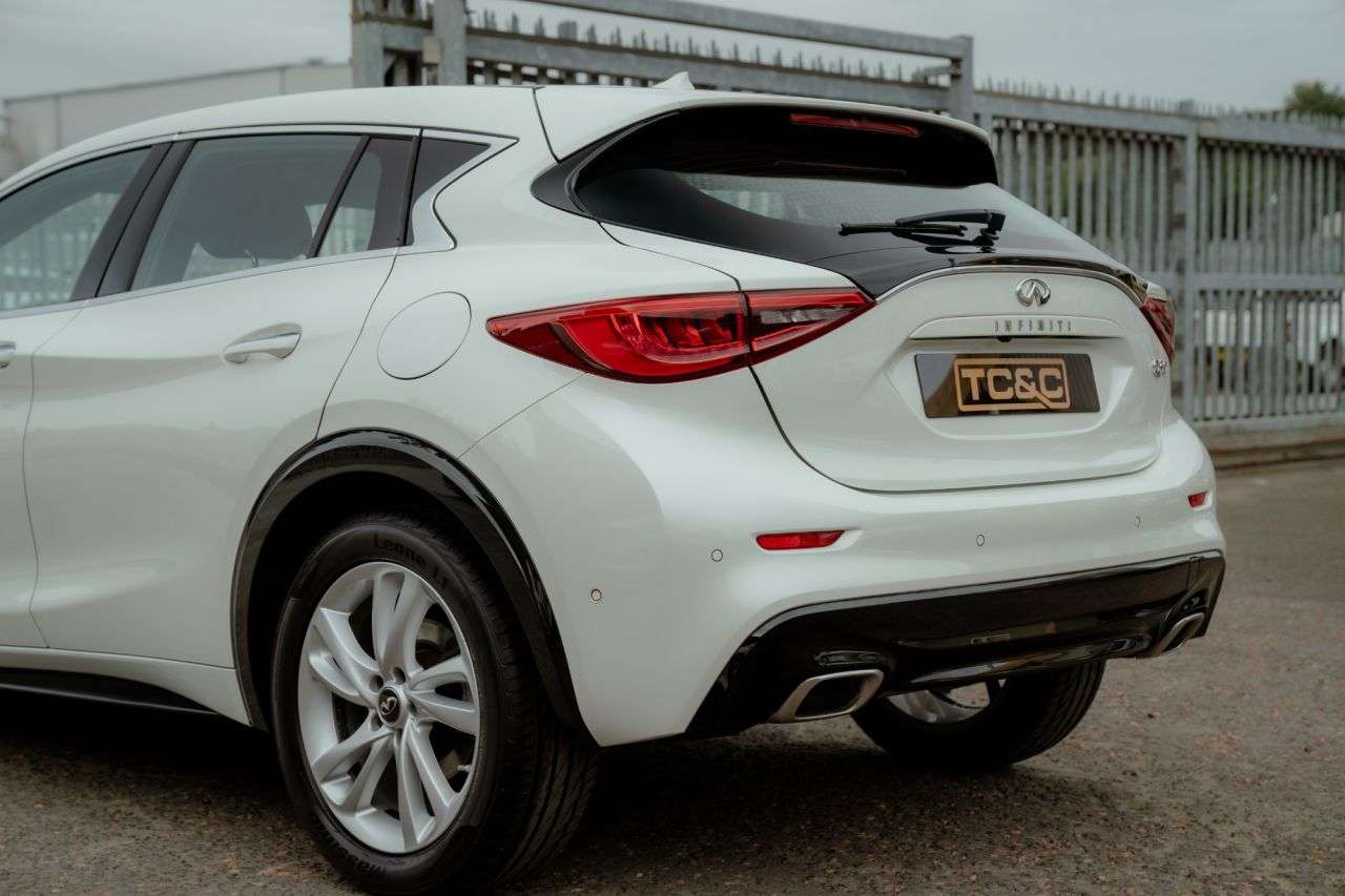 2016 INFINITI Q30 2016 INFINITI Q30