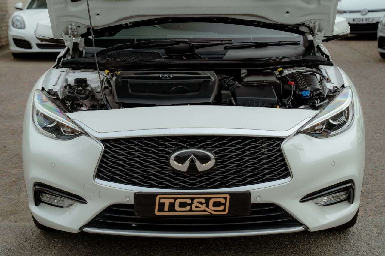 2016 INFINITI Q30 2016 INFINITI Q30
