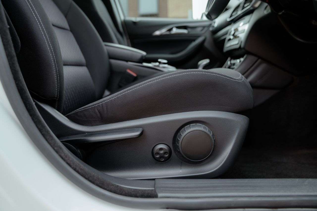 2016 INFINITI Q30 2016 INFINITI Q30