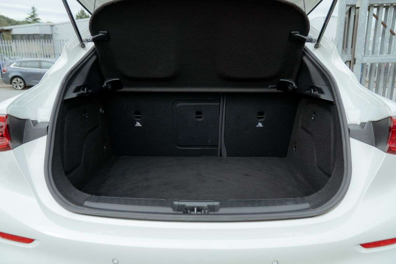 2016 INFINITI Q30 2016 INFINITI Q30