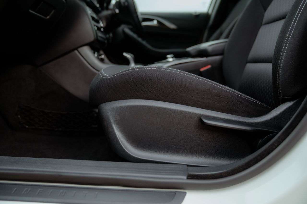 2016 INFINITI Q30 2016 INFINITI Q30
