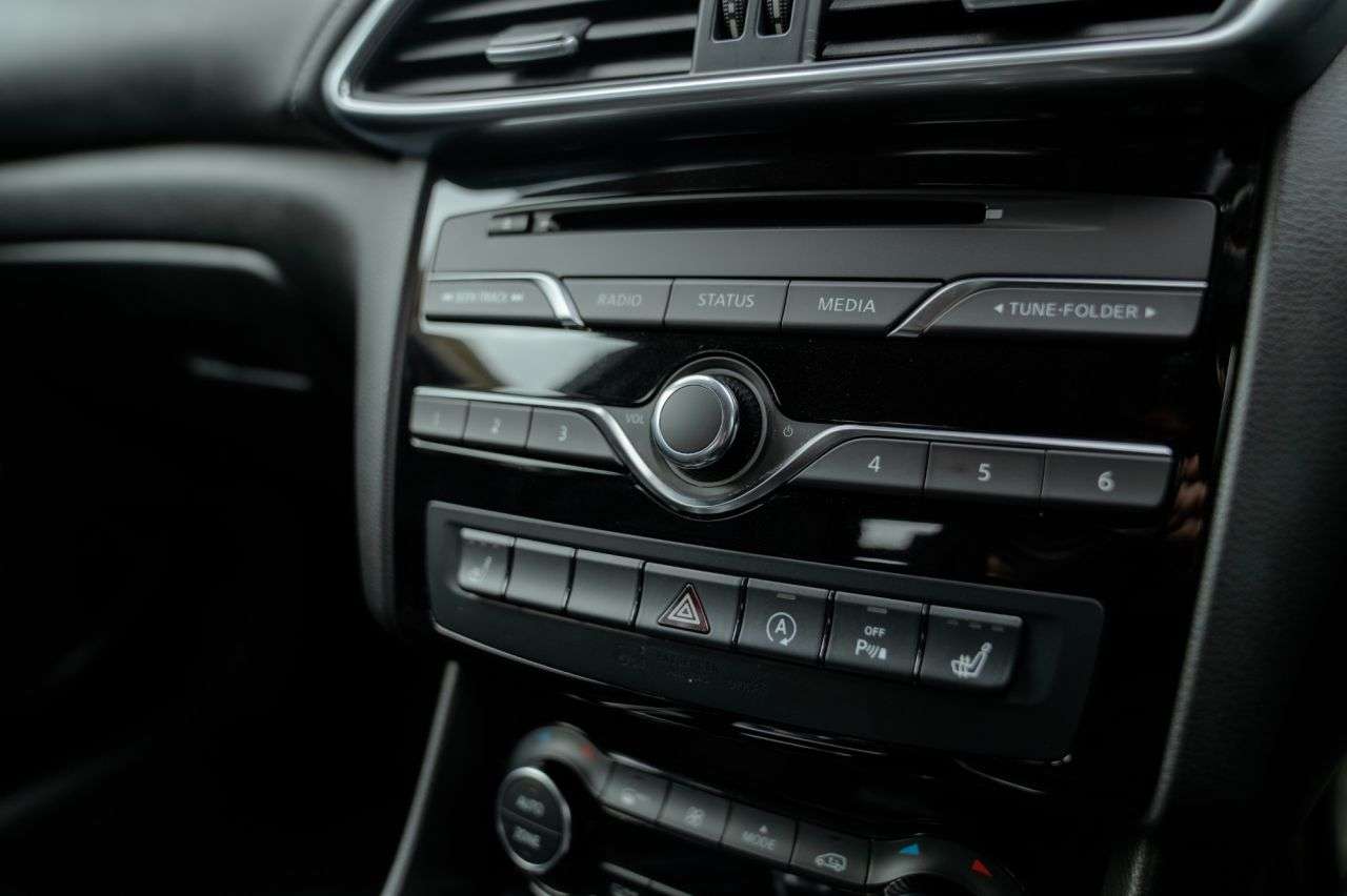 2016 INFINITI Q30 2016 INFINITI Q30