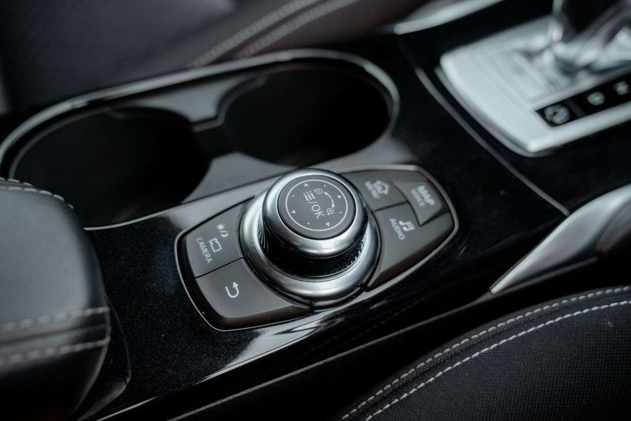 2016 INFINITI Q30 2016 INFINITI Q30