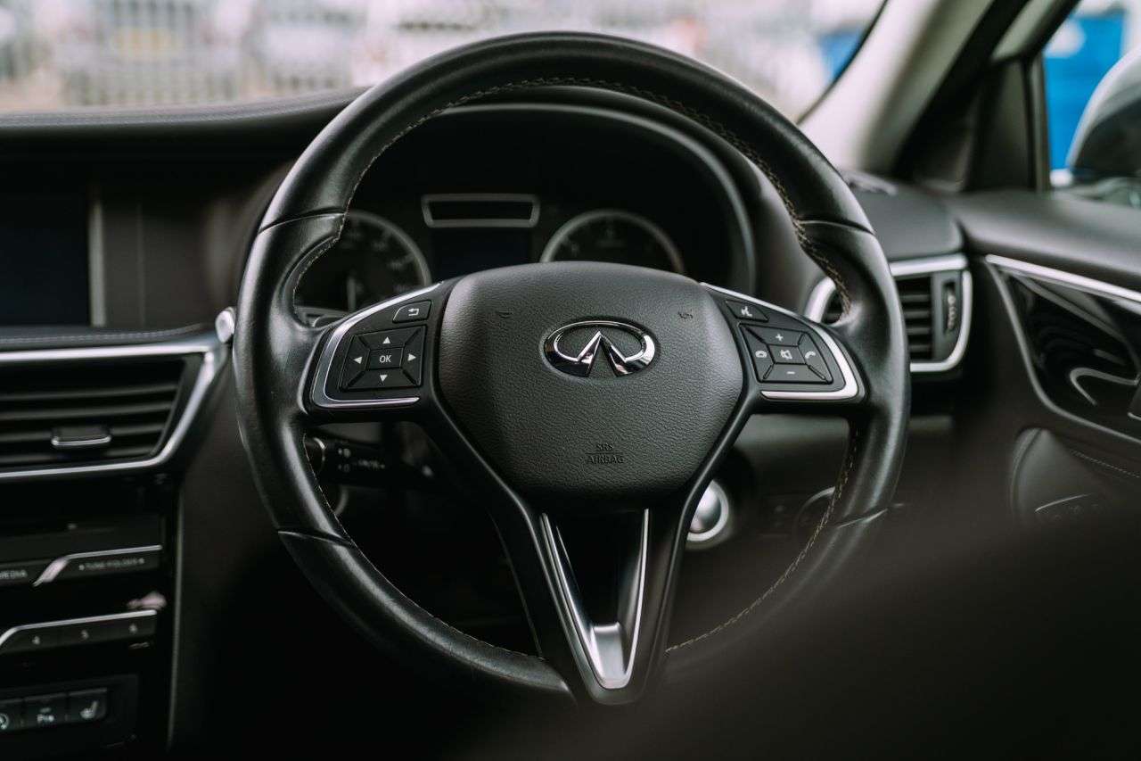 2016 INFINITI Q30 2016 INFINITI Q30