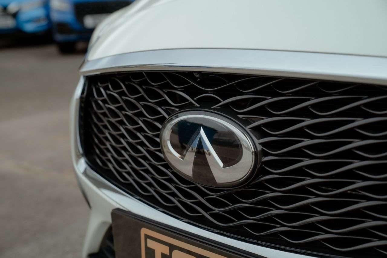 2016 INFINITI Q30 2016 INFINITI Q30