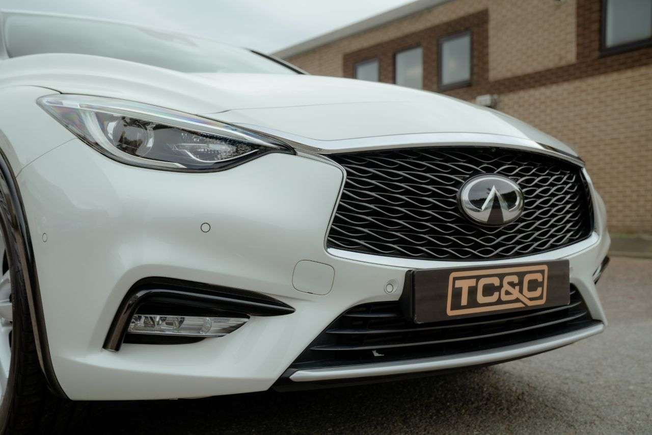 2016 INFINITI Q30 2016 INFINITI Q30