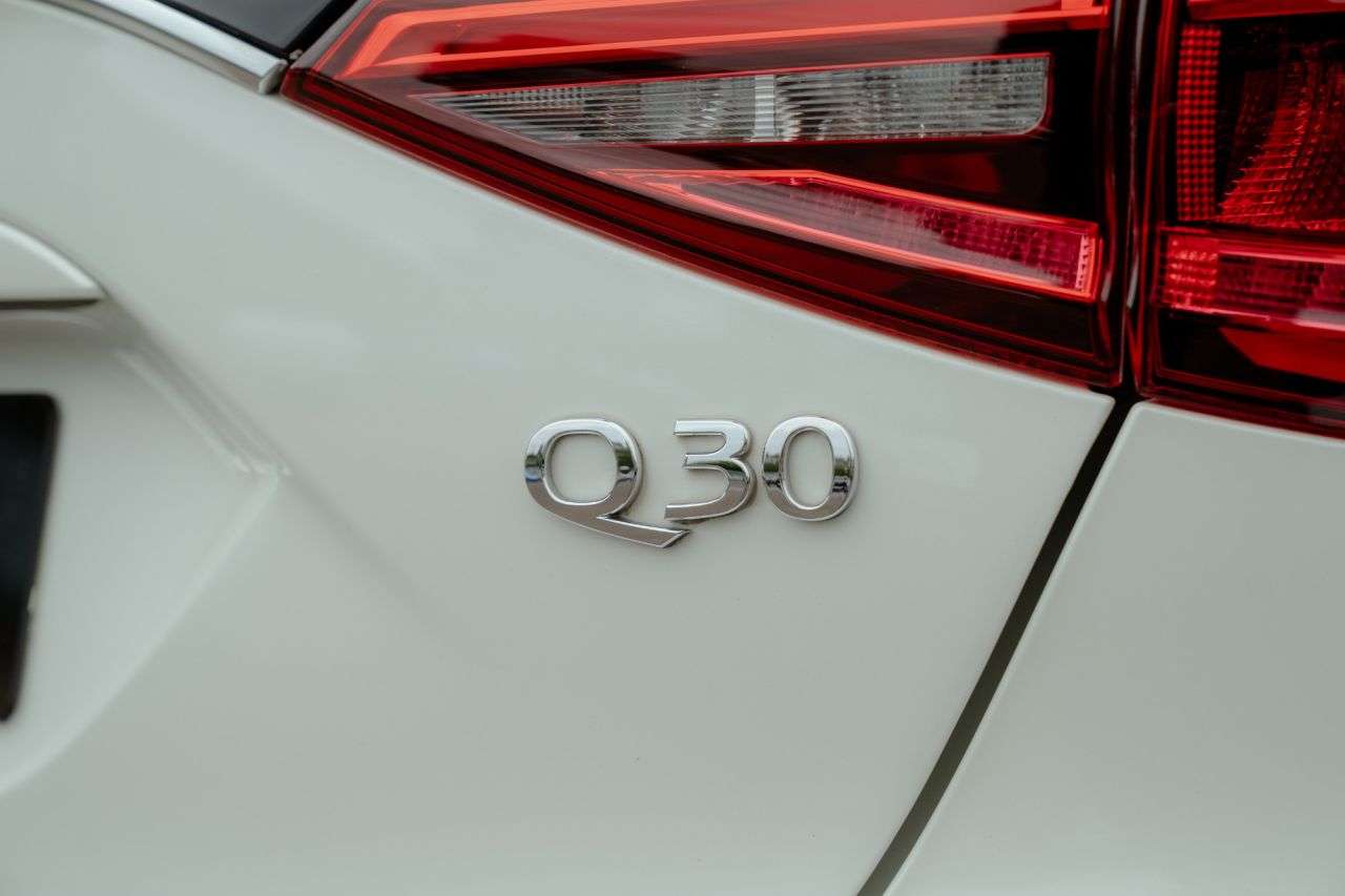2016 INFINITI Q30 2016 INFINITI Q30