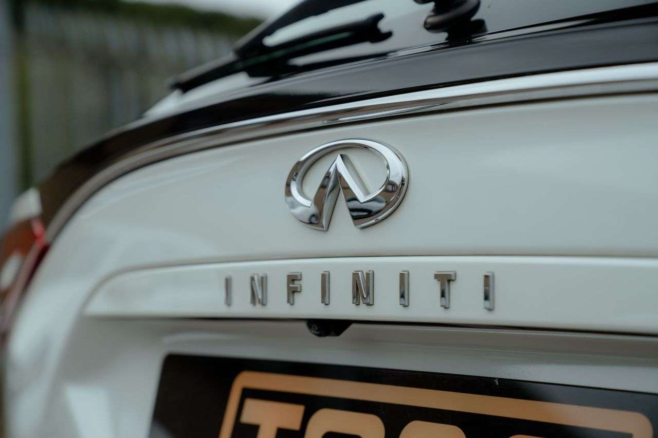 2016 INFINITI Q30 2016 INFINITI Q30