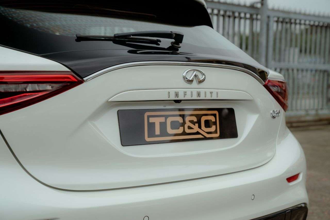 2016 INFINITI Q30 2016 INFINITI Q30