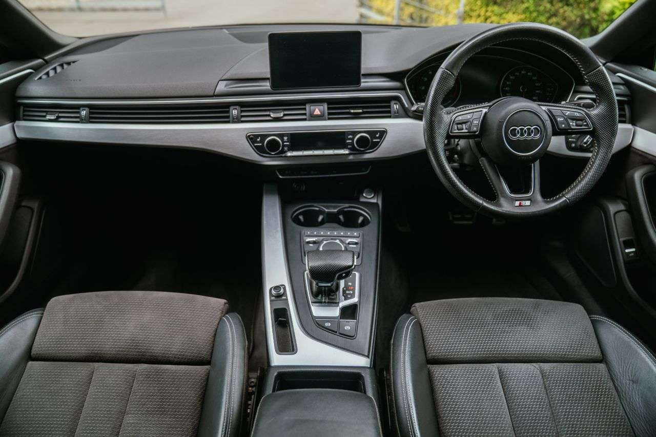 A 2019 AUDI A5 2.0 TFSI 40 S line Coupe 2dr Petrol S Tronic Euro 6 (s/s) (190 ps) A 2019 AUDI A5 2.0 TFSI 40 S line Coupe 2dr Petrol S Tronic Euro 6 (s/s) (190 ps)