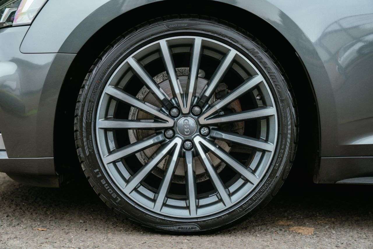 A 2019 AUDI A5 2.0 TFSI 40 S line Coupe 2dr Petrol S Tronic Euro 6 (s/s) (190 ps) A 2019 AUDI A5 2.0 TFSI 40 S line Coupe 2dr Petrol S Tronic Euro 6 (s/s) (190 ps)