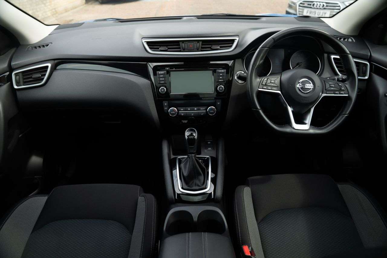 A 2020 NISSAN QASHQAI 1.3 DIG-T N-Connecta SUV 5dr Petrol DCT Auto Euro 6 (s/s) (160 ps) A 2020 NISSAN QASHQAI 1.3 DIG-T N-Connecta SUV 5dr Petrol DCT Auto Euro 6 (s/s) (160 ps)