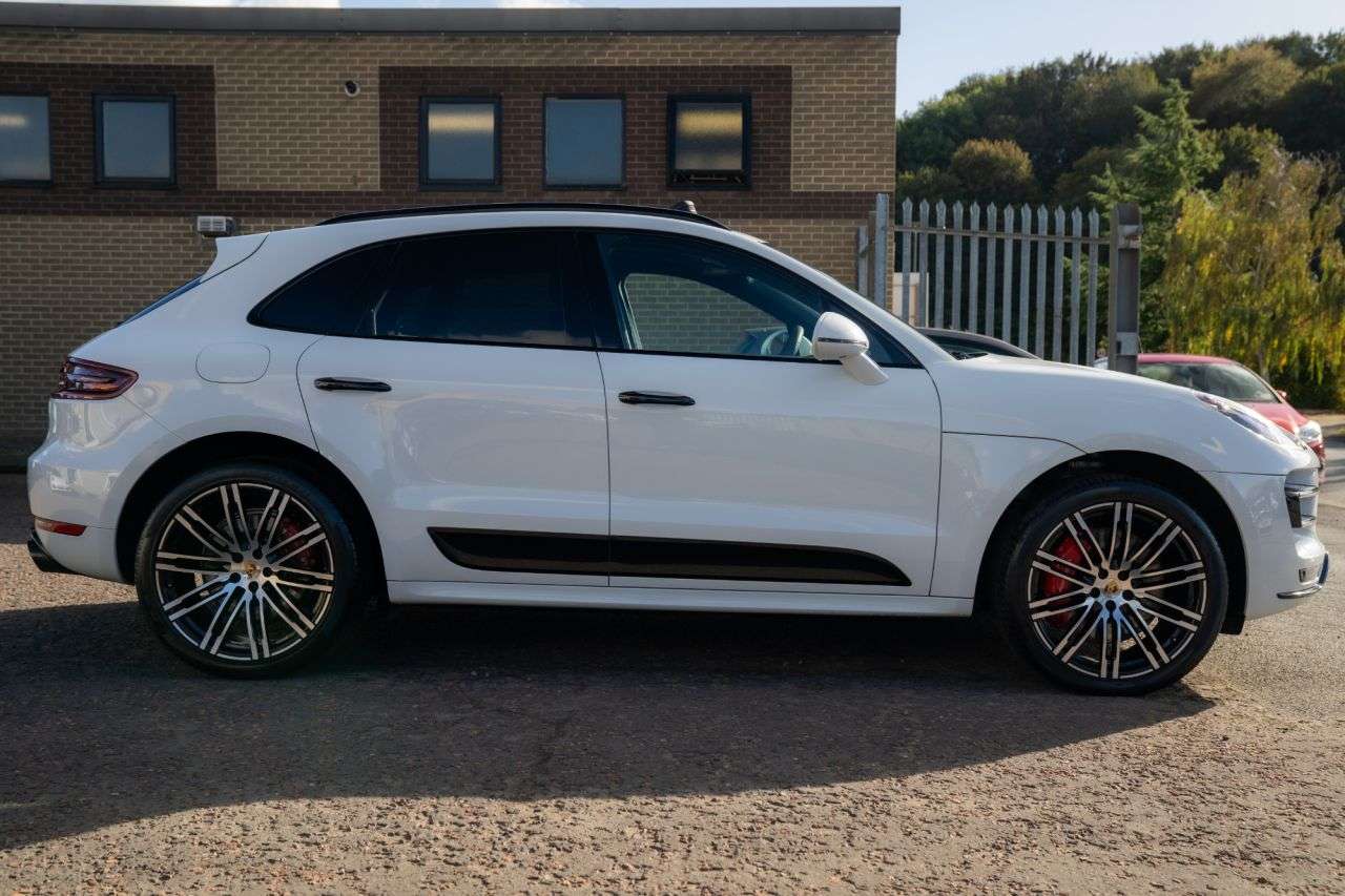 2017 PORSCHE MACAN 2017 PORSCHE MACAN