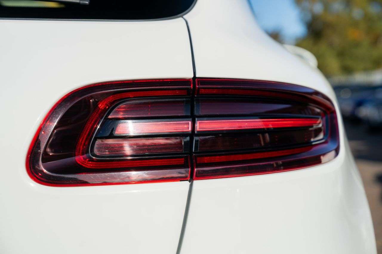 2017 PORSCHE MACAN 2017 PORSCHE MACAN