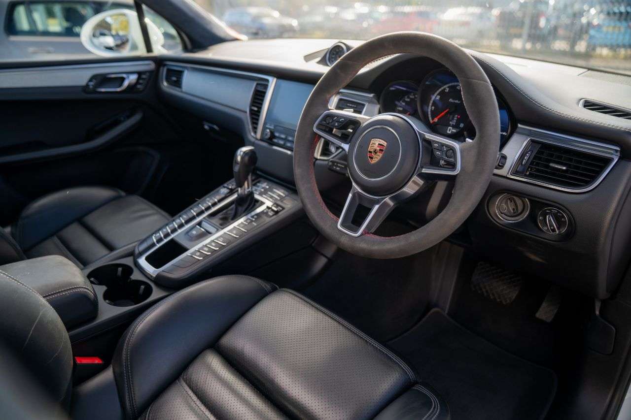 2017 PORSCHE MACAN 2017 PORSCHE MACAN