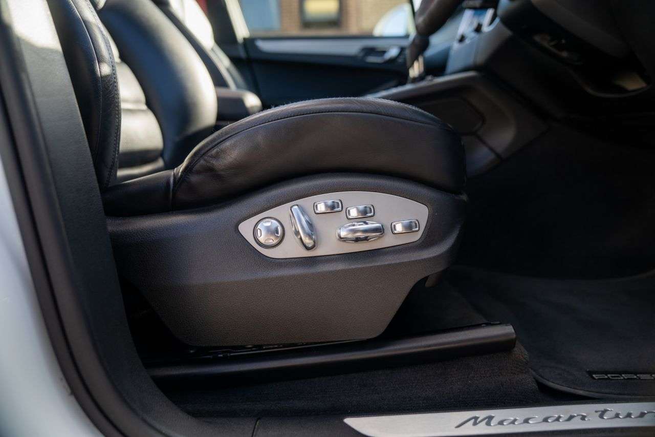 2017 PORSCHE MACAN 2017 PORSCHE MACAN