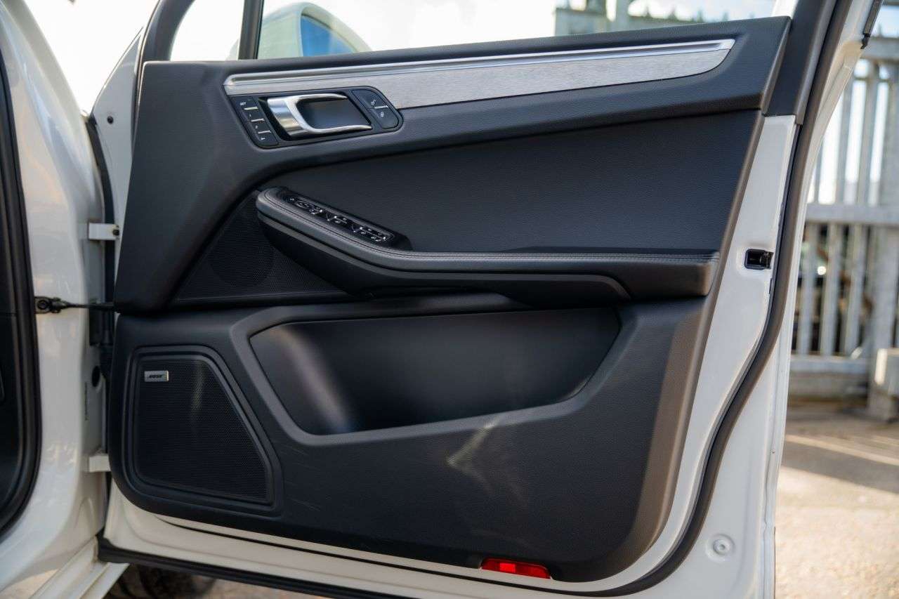 2017 PORSCHE MACAN 2017 PORSCHE MACAN
