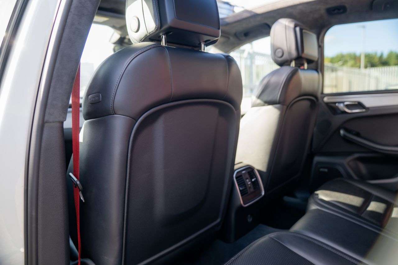 2017 PORSCHE MACAN 2017 PORSCHE MACAN
