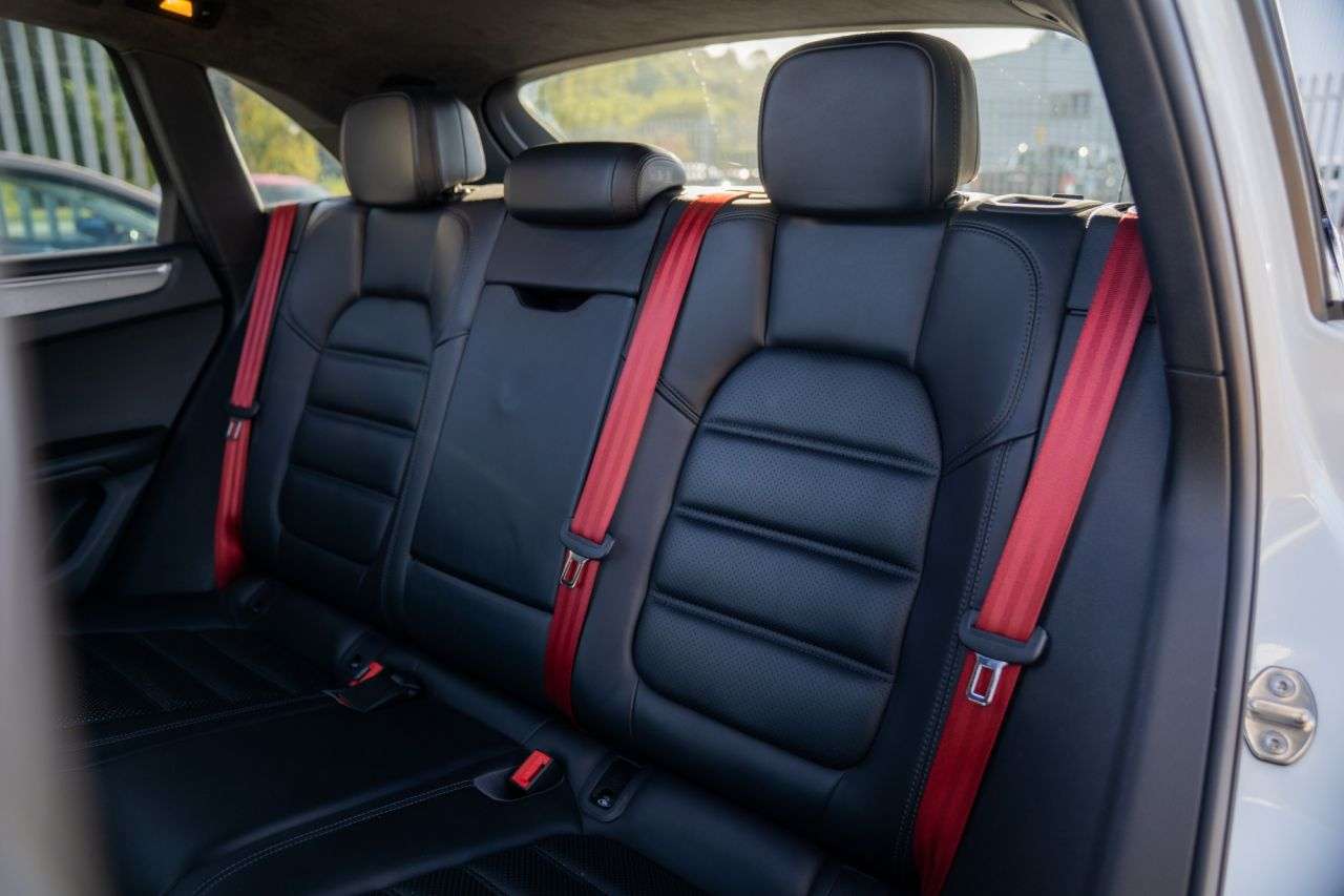 2017 PORSCHE MACAN 2017 PORSCHE MACAN